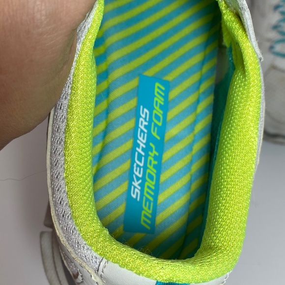 SKECHERS - MEMORY FOAM - WOMENS SIZE: 6 - Picture 10 of 11